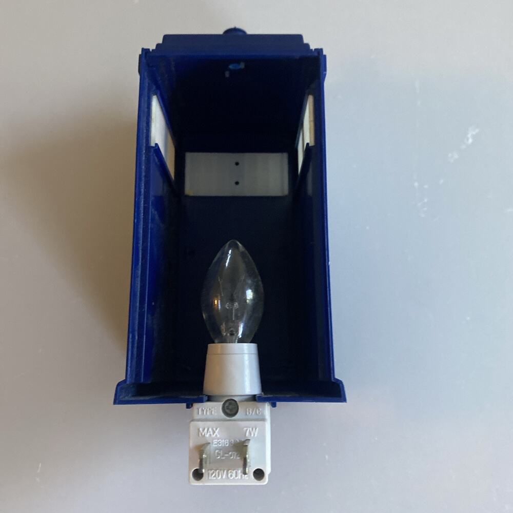 Doctor Who Tardis Box Phone Booth Night Light - Picture 3 of 7